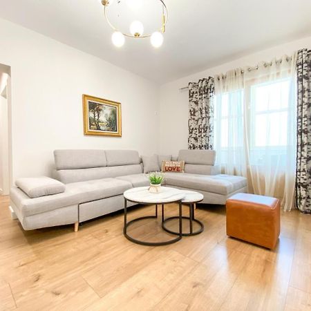 Block Inn Apartments Tirana Esterno foto