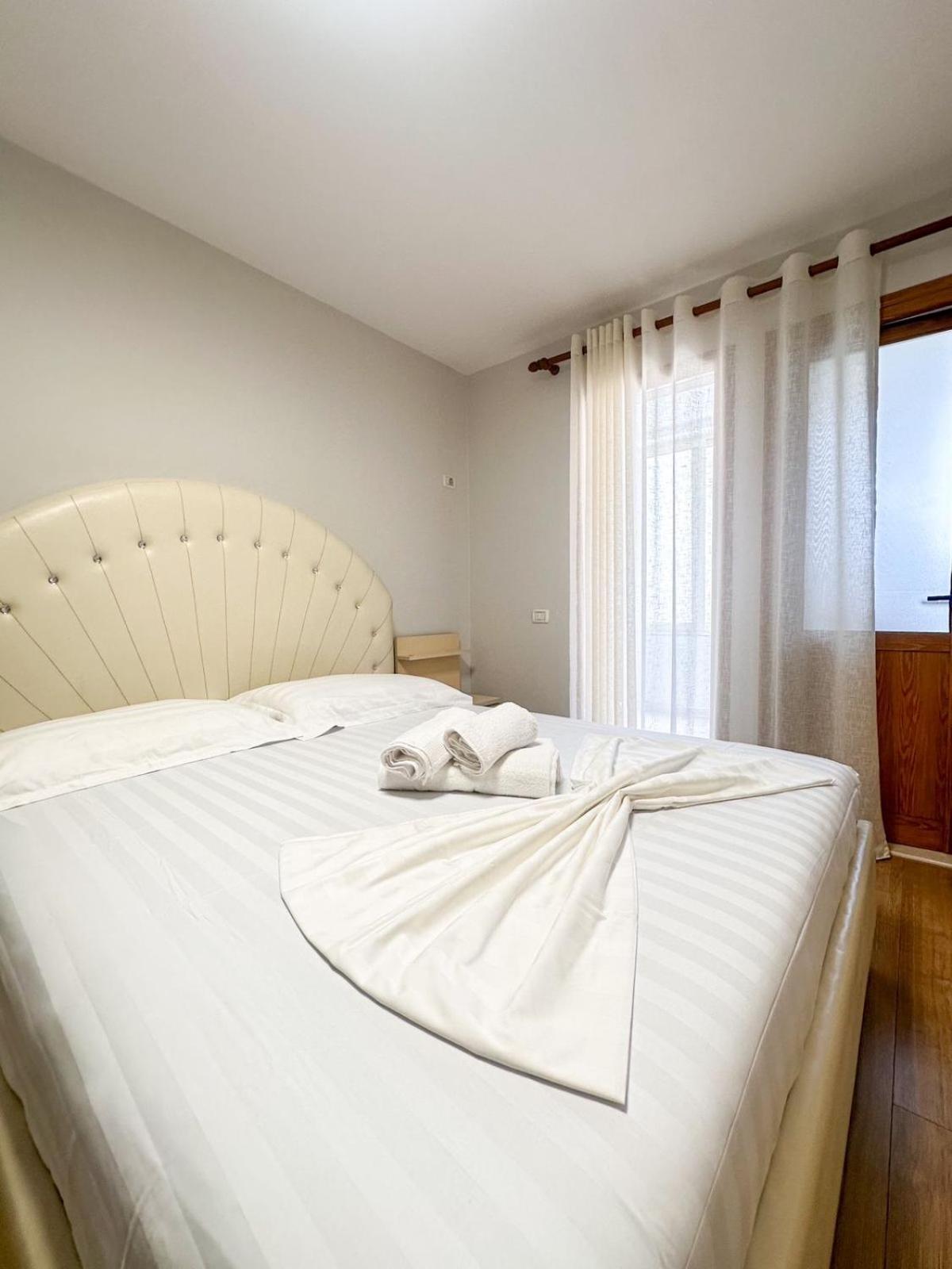 Block Inn Apartments Tirana Esterno foto